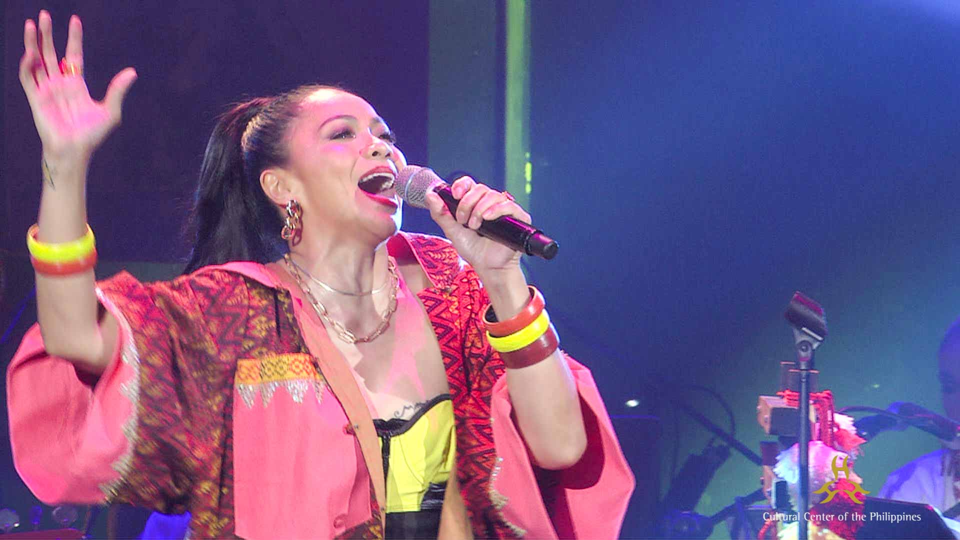 Bayang Barrios: Katutubong DIVA Image